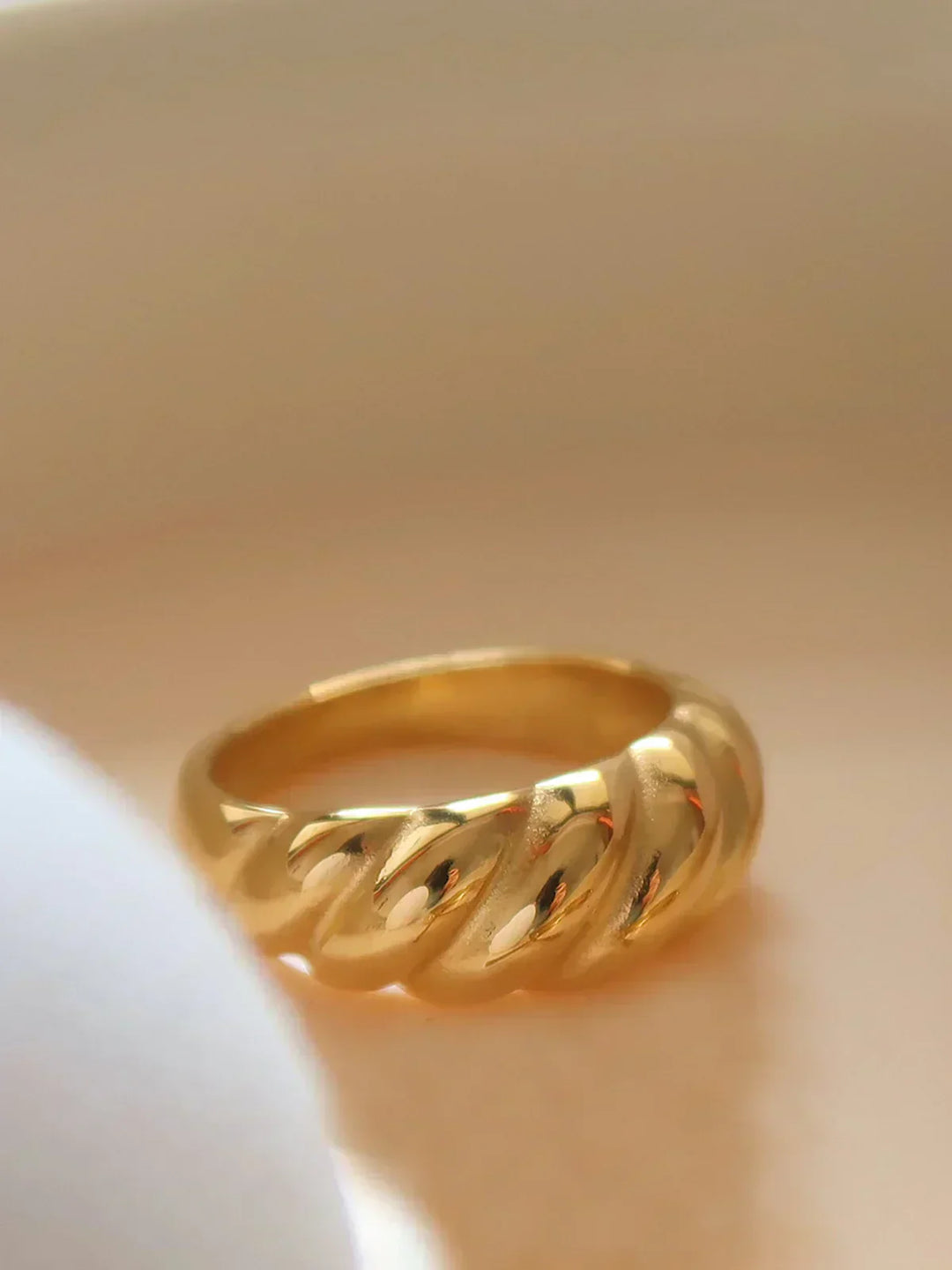 Salvy Croissant Hemp Pattern Ring