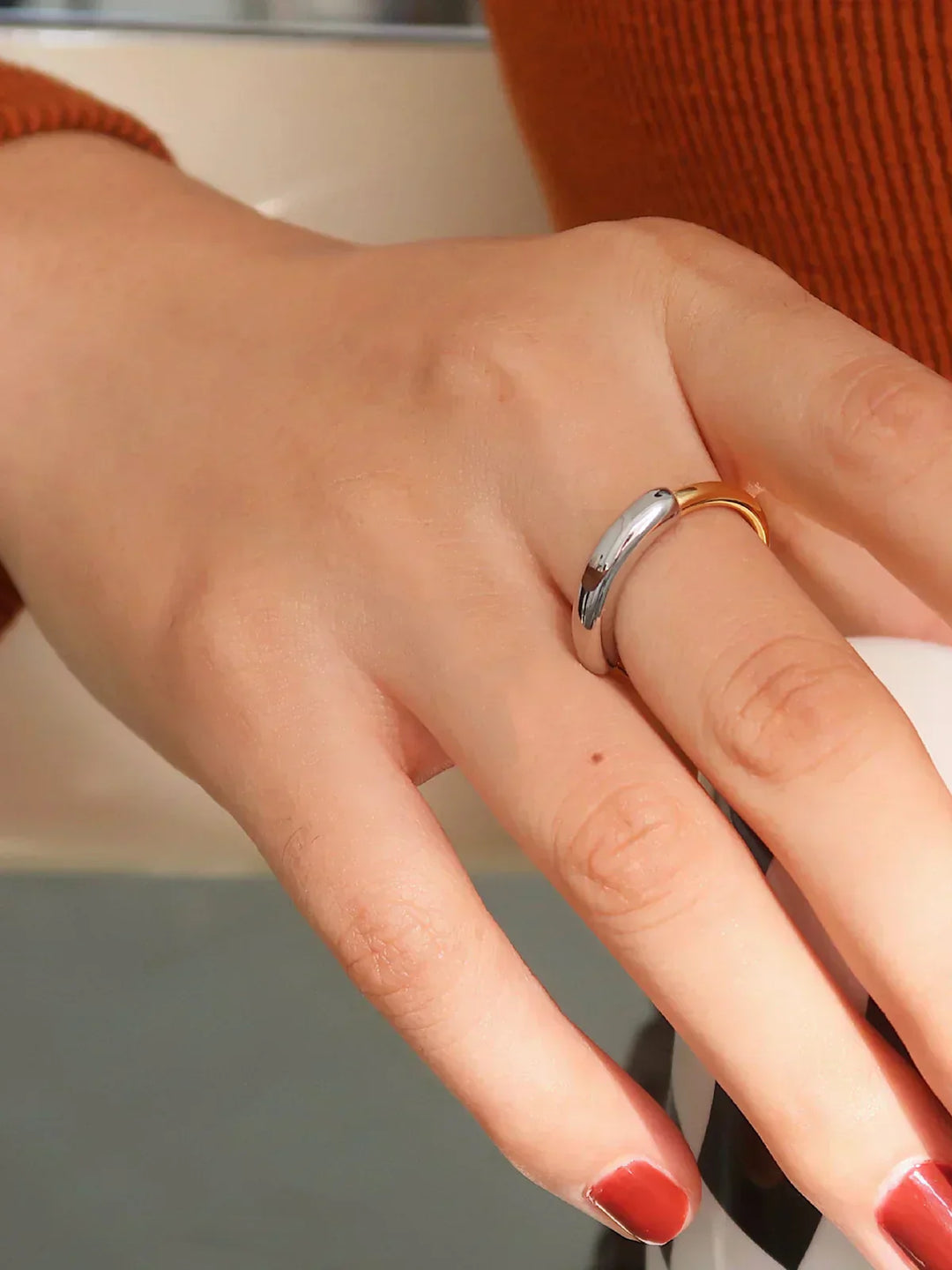 Dua Two Tone Glossy Hoop Ringcc