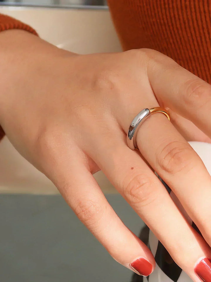 Dua Two Tone Glossy Hoop Ringcc