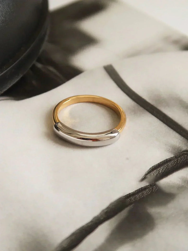 Dua Two Tone Glossy Hoop Ringcc